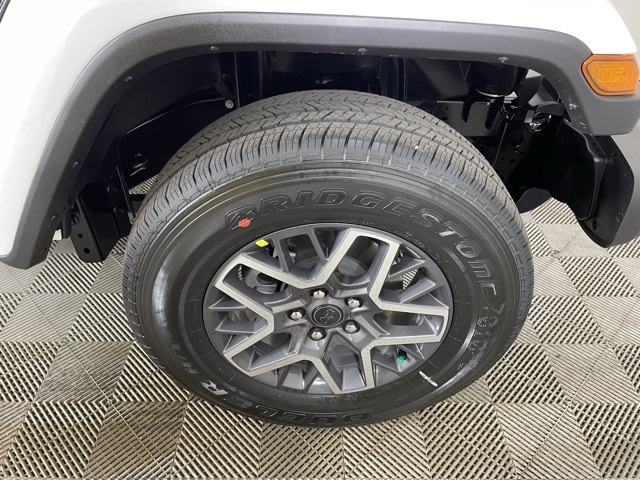 2025 Jeep Wrangler Sahara photo 10