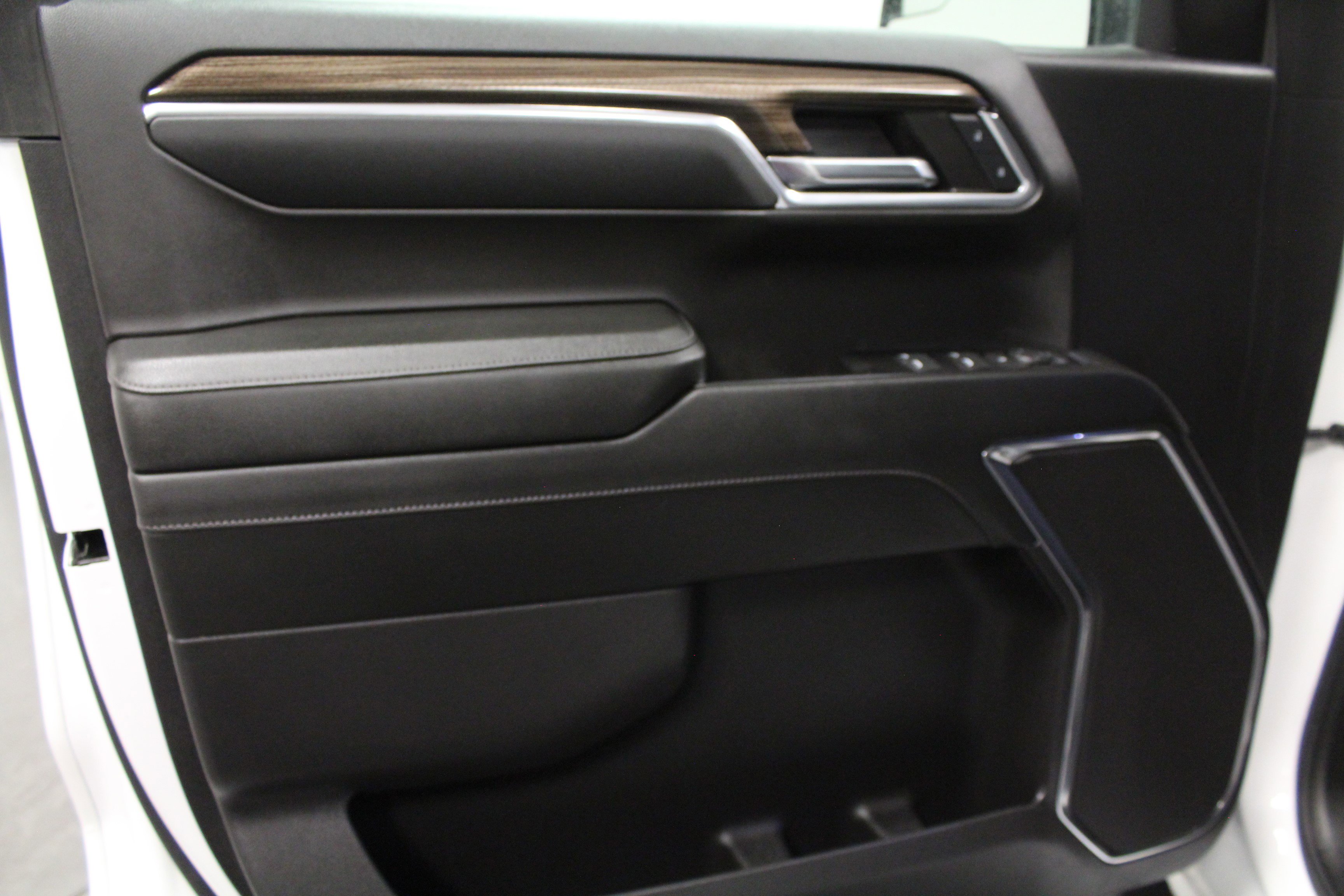 2024 Chevrolet Silverado 1500 RST photo 10