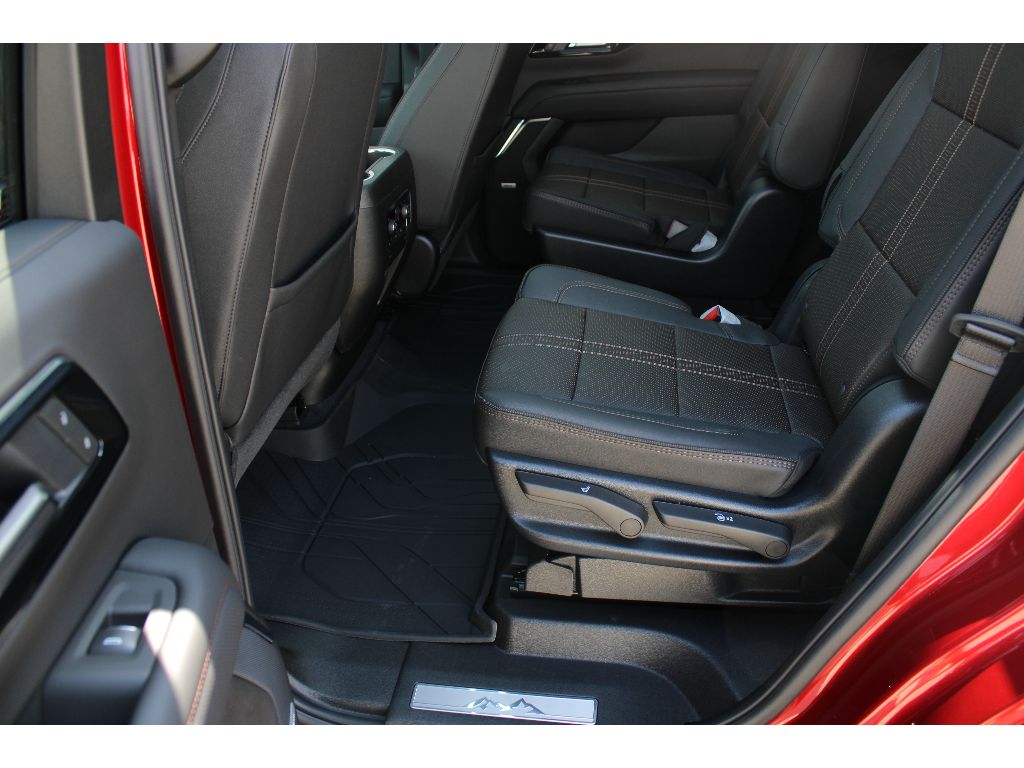2025 Chevrolet Tahoe High Country photo 3