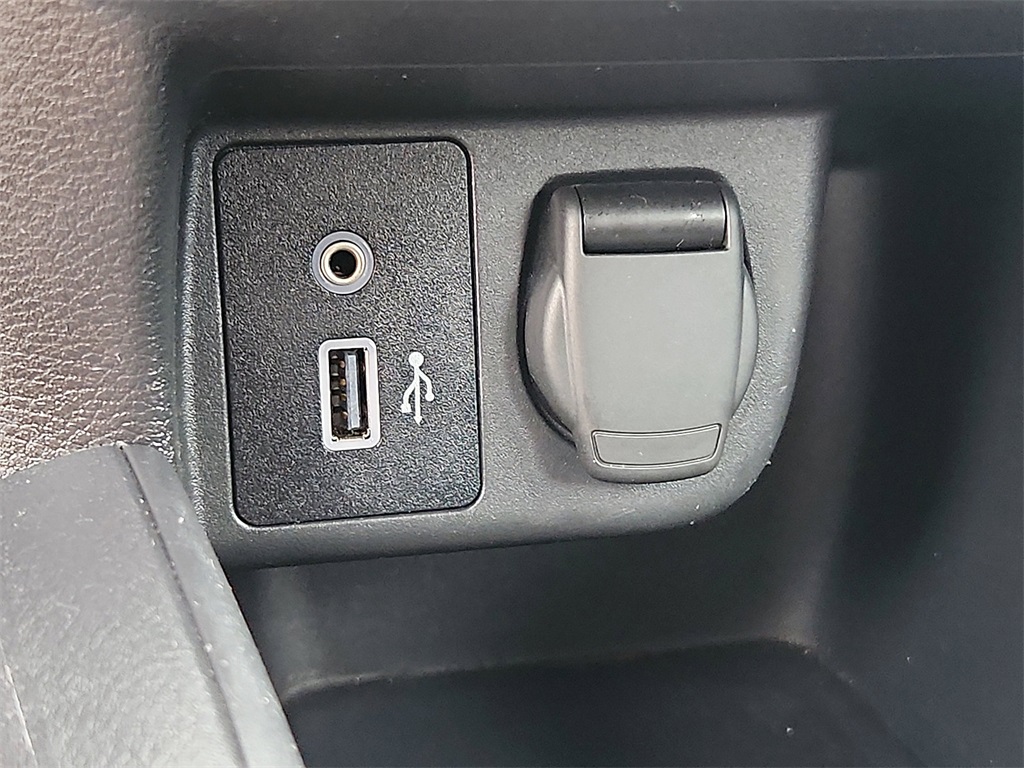 2024 Nissan Versa 1.6 S photo 17