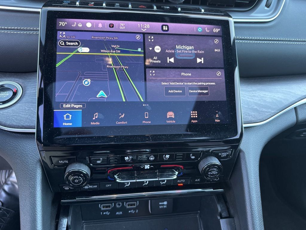 2025 Jeep Grand Cherokee 4xe Anniversary Edition photo 10