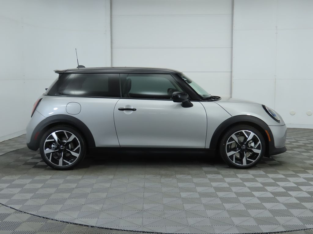 2025 Mini Cooper 2 Door Hardtop Signature photo 4