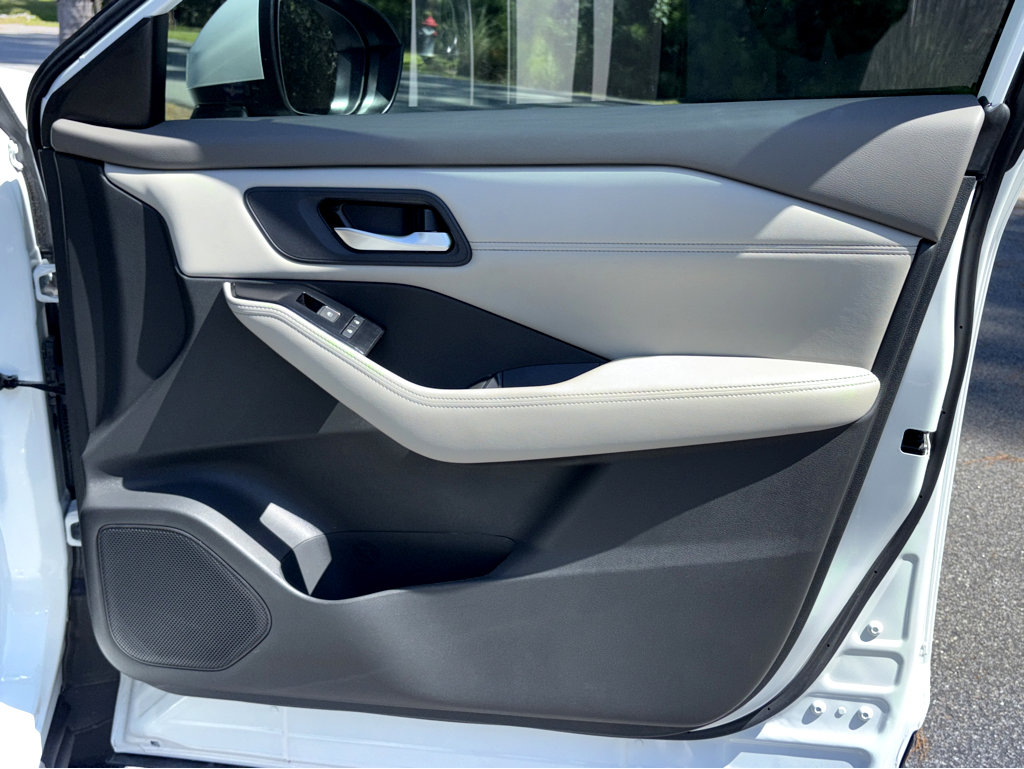 2024 Nissan Rogue SL photo 14