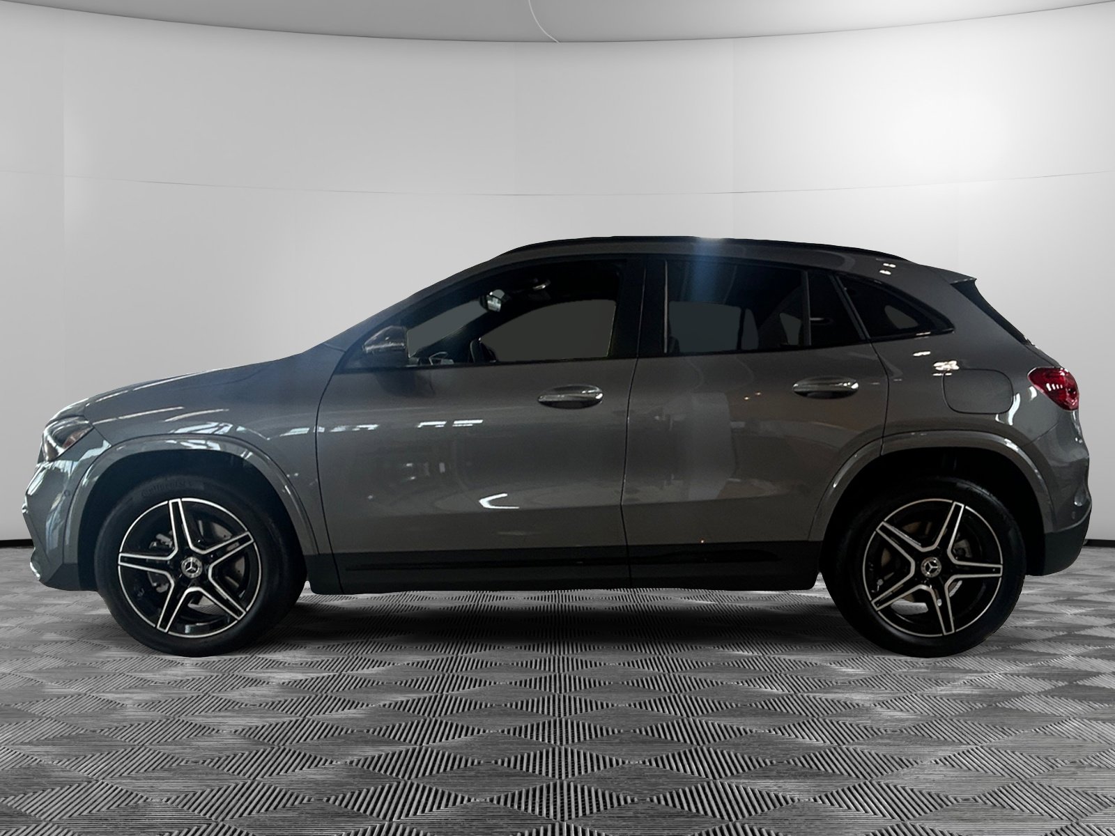 2025 Mercedes Benz GLA 250 4MATIC photo 2