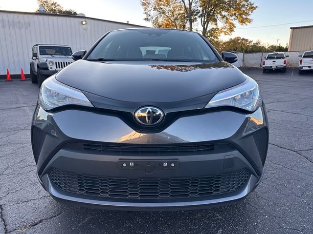 2022 Toyota C-HR XLE photo 3