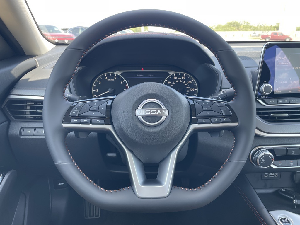2025 Nissan Altima SR photo 8