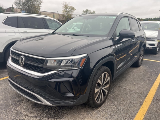 2022 Volkswagen Taos SE photo 3