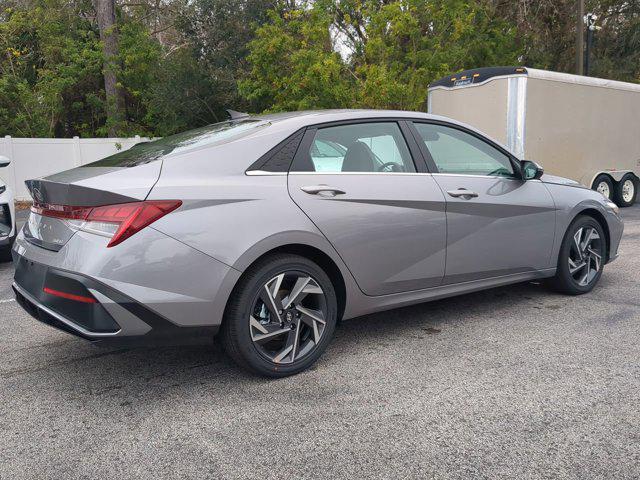 2025 Hyundai Elantra Limited photo 3