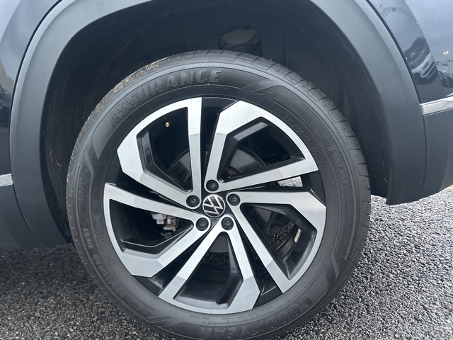 2022 Volkswagen Atlas Cross Sport V6 SEL photo 2