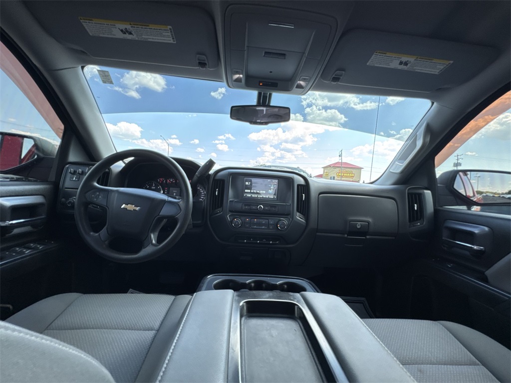 2018 Chevrolet Silverado 1500 Custom photo 10