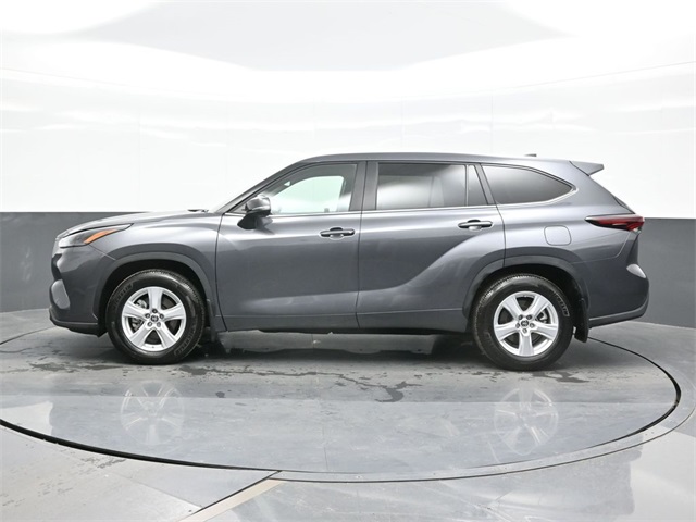 2024 Toyota Highlander LE photo 3