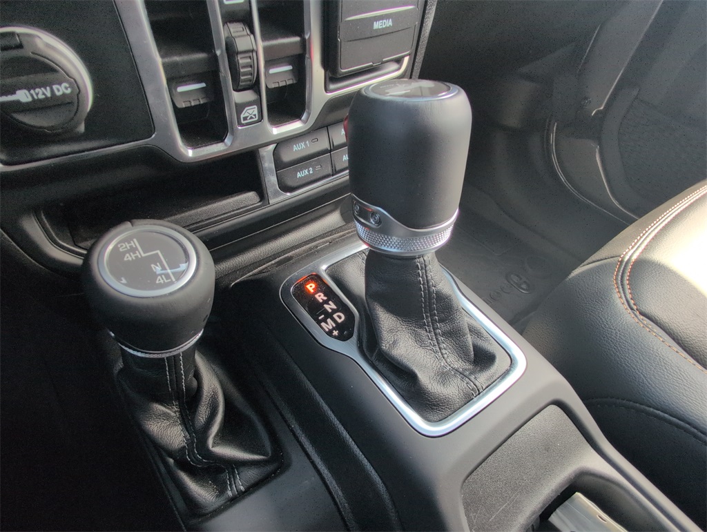 2025 Jeep Wrangler Sahara photo 19
