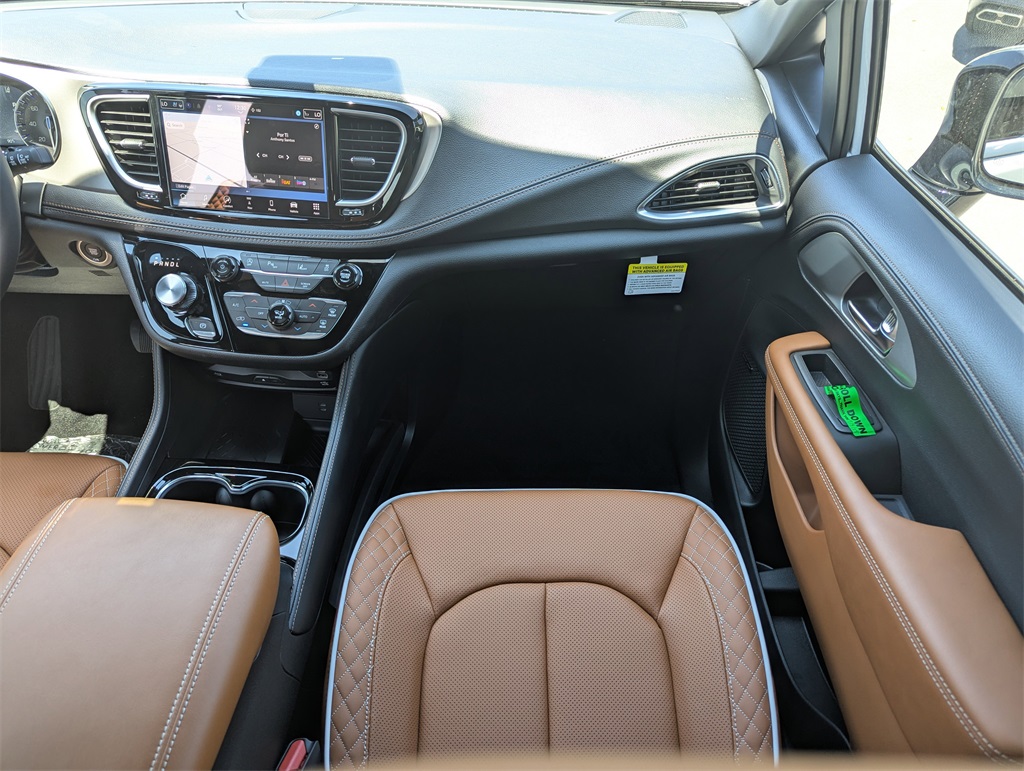2026 Chrysler Pacifica Pinnacle photo 14