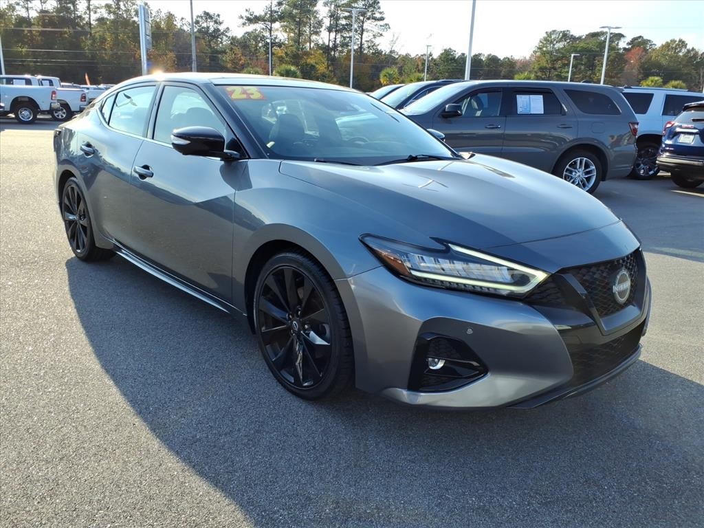 2023 Nissan Maxima SR's photo