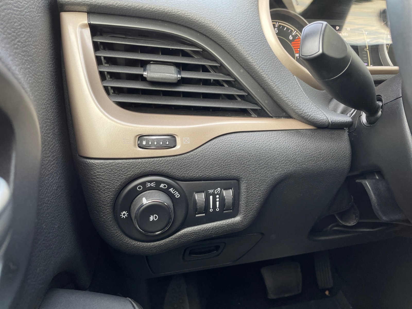 2016 Jeep Cherokee Latitude photo 24
