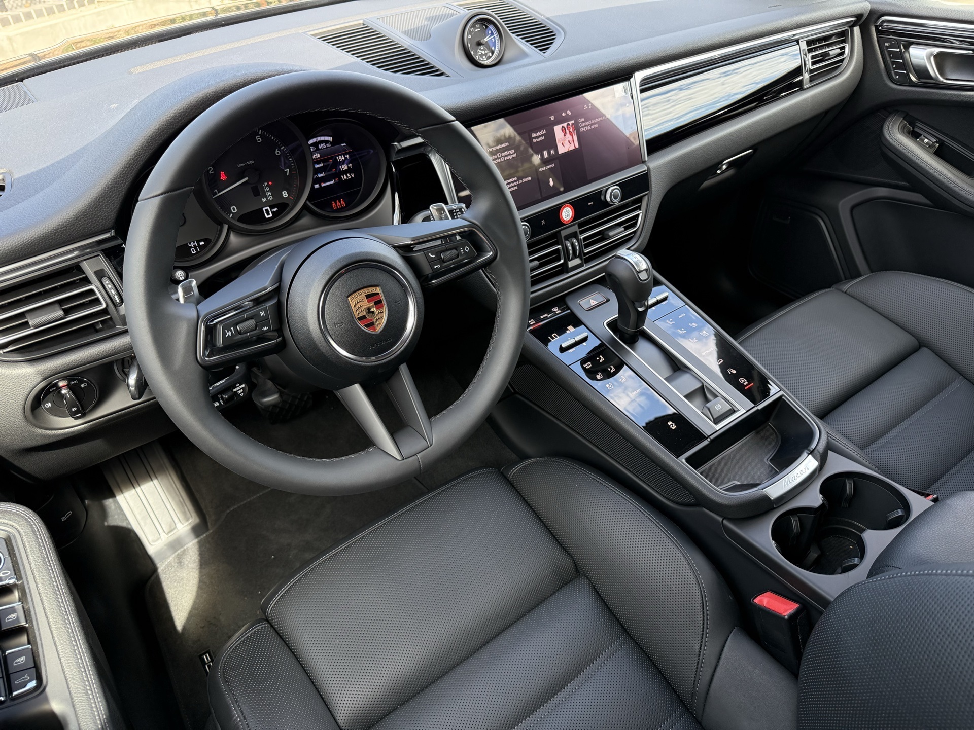2025 Porsche Macan T photo 3
