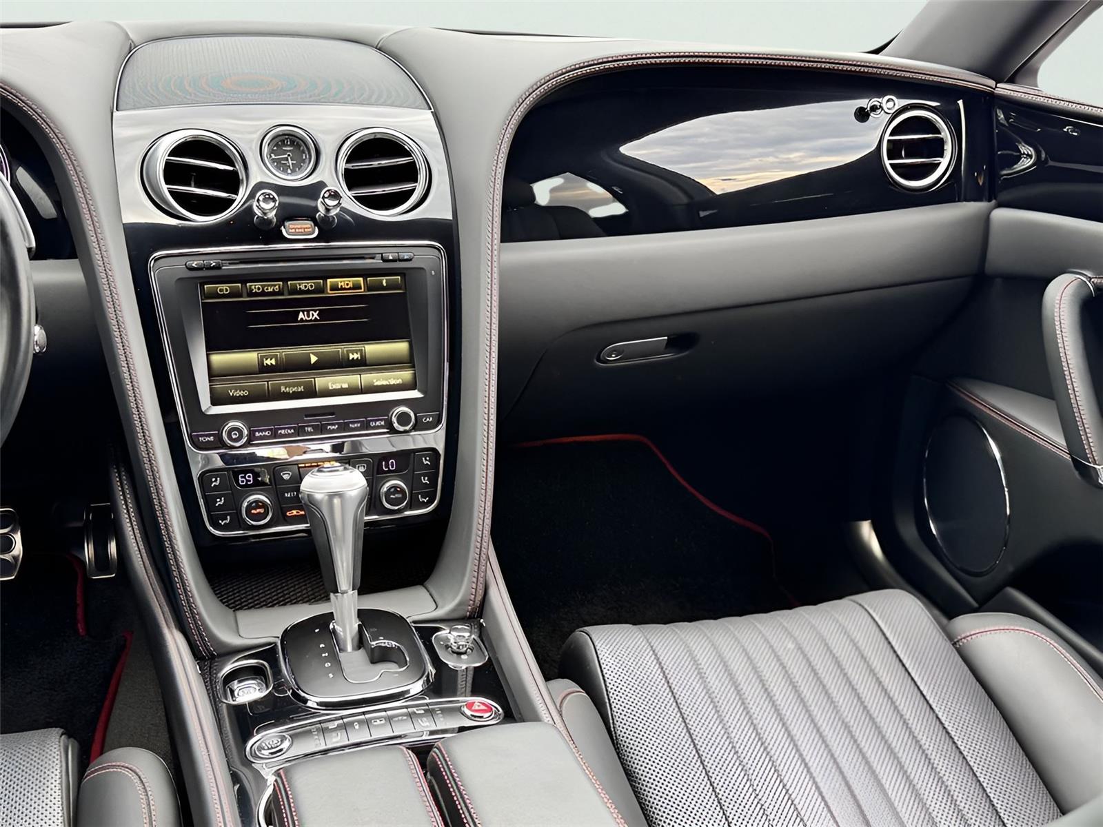 2018 Bentley Flying Spur V8 S photo 38