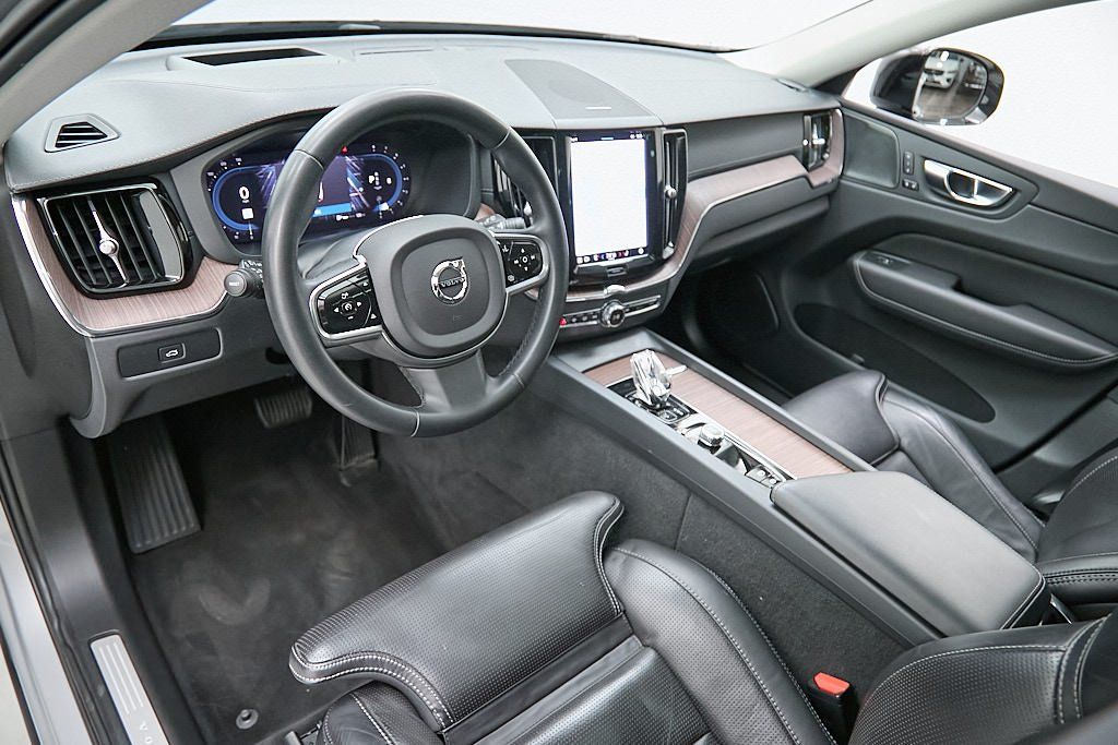 2023 VOLVO XC60 - Image 11