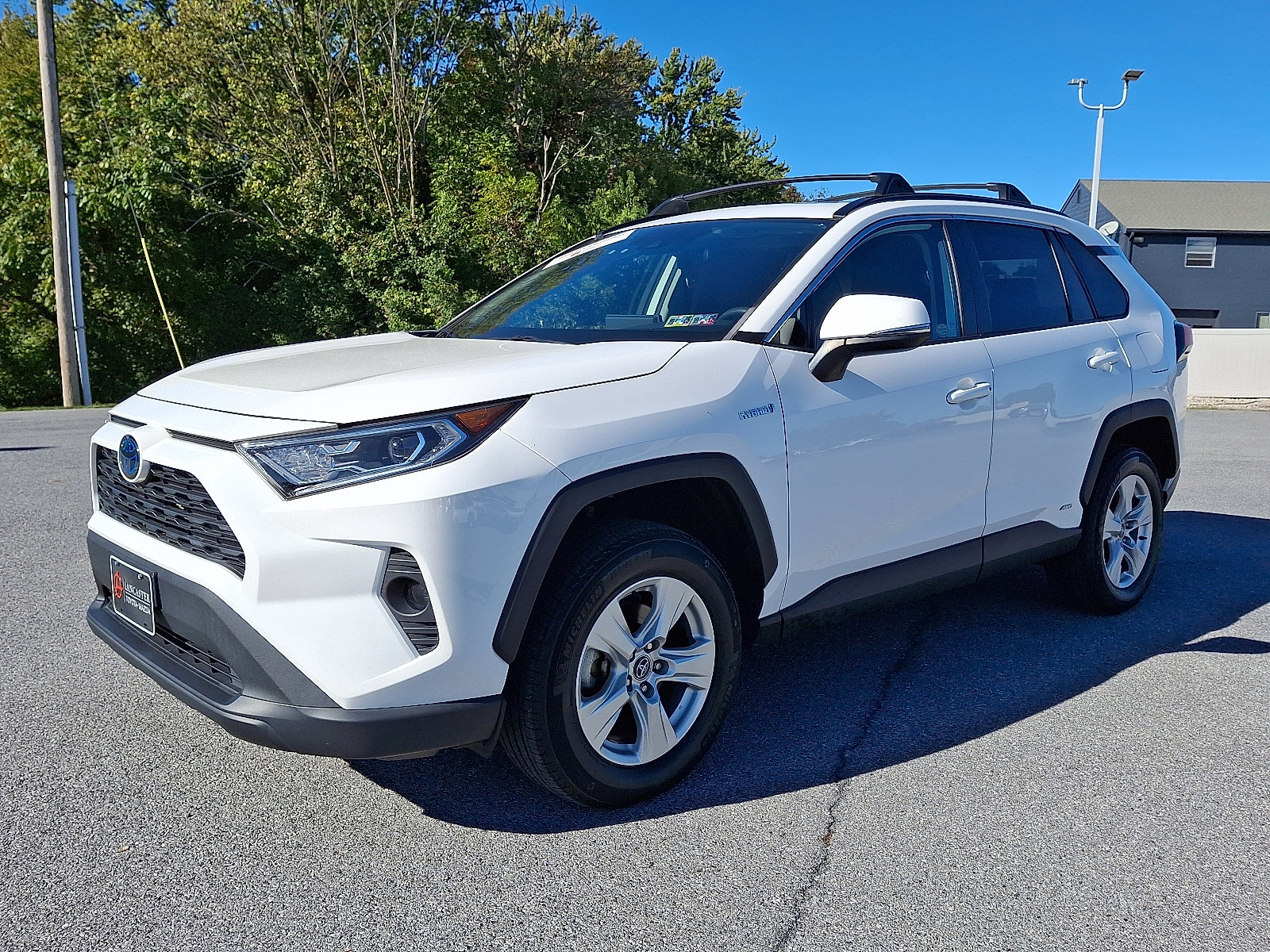 2020 Toyota RAV4 Hybrid XLE photo 2