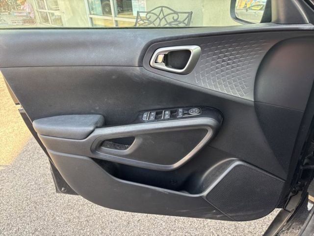 2022 Kia Soul S photo 21