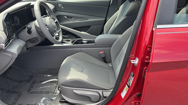 2025 Hyundai Elantra SEL Convenience photo 46