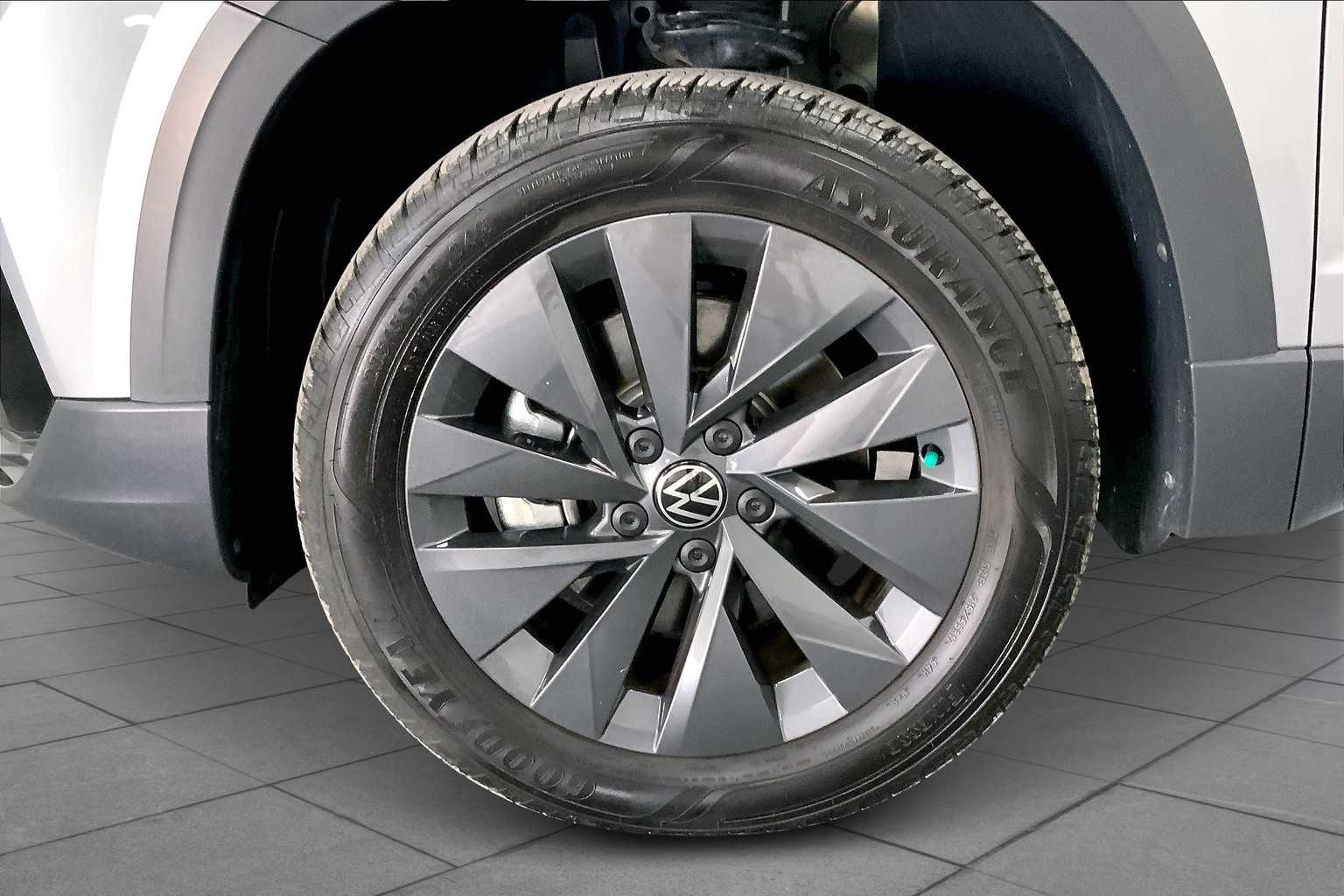2023 Volkswagen Taos S photo 7