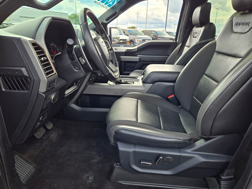 2020 Ford F-150 Raptor photo 19