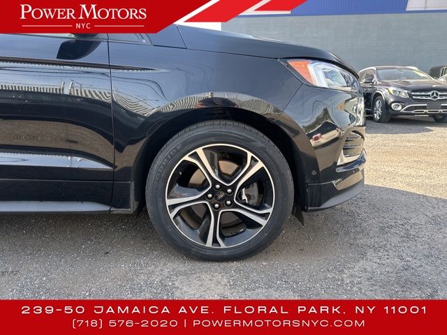 2020 Ford Edge ST photo 2