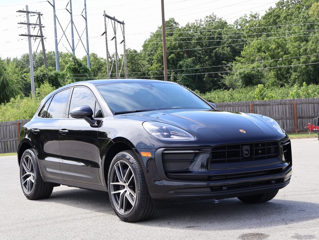 2024 Porsche Macan T photo 11
