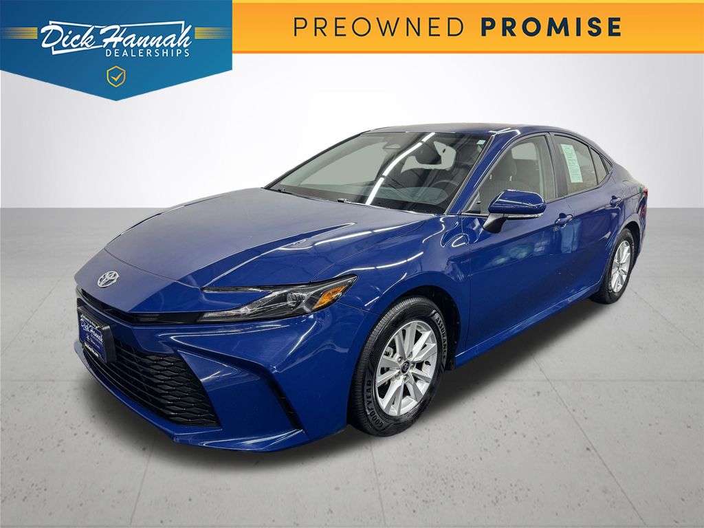 2025 Toyota Camry LE's photo