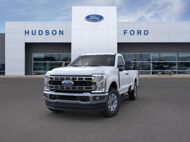 2025 Ford F-350 XLT photo 2