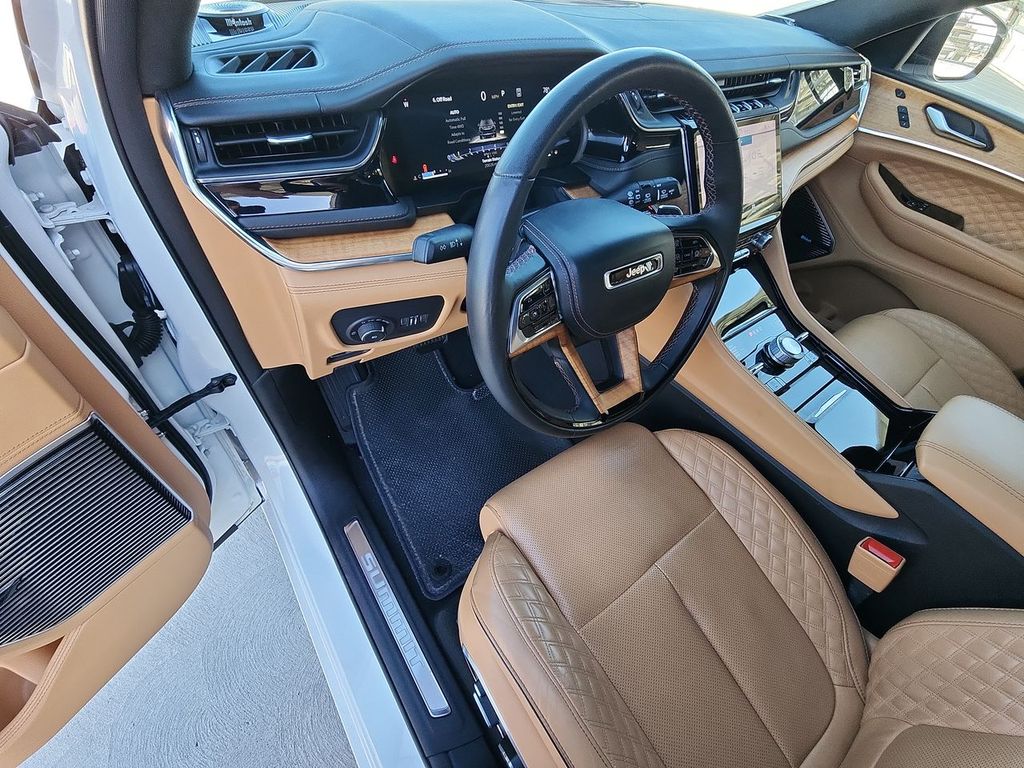 2024 Jeep Grand Cherokee Summit Reserve photo 10