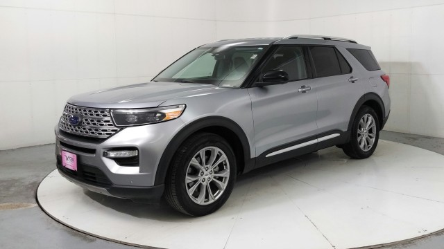 Used 2023 SILVER Ford Limited image 1