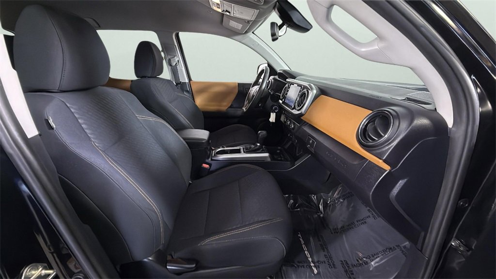 2020 Toyota Tacoma SR5 photo 22