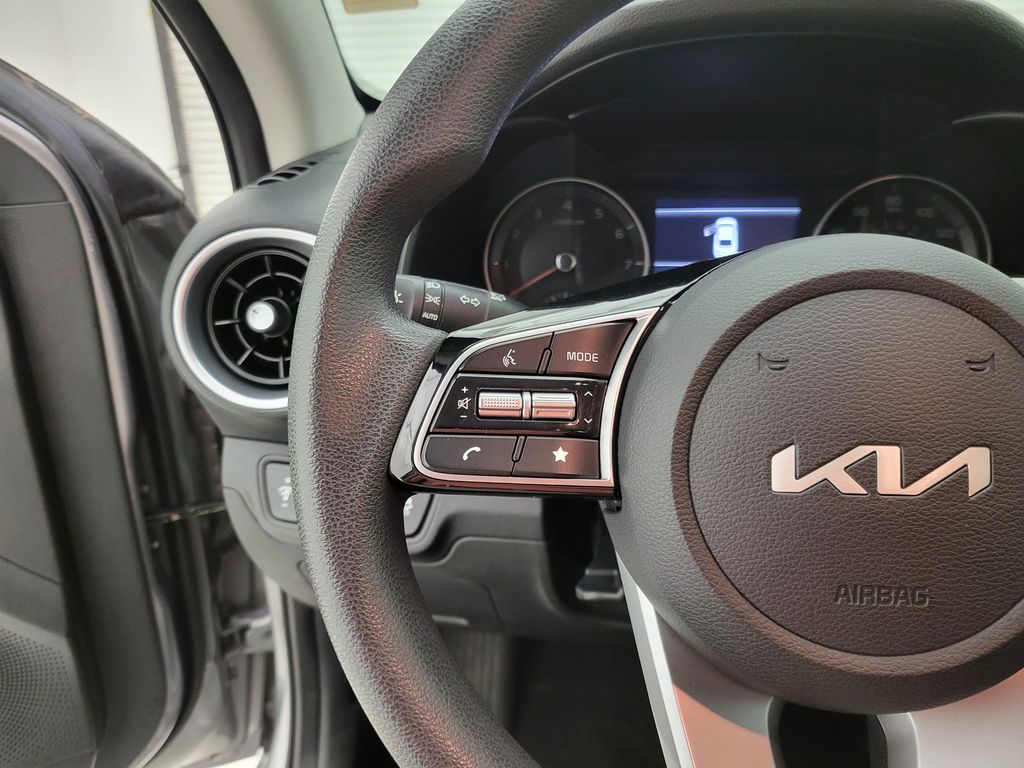 2024 Kia Forte LXS photo 3