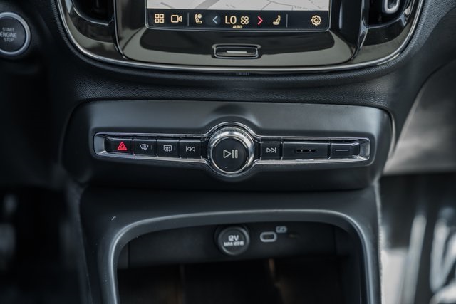 2023 Volvo XC40 Plus photo 17