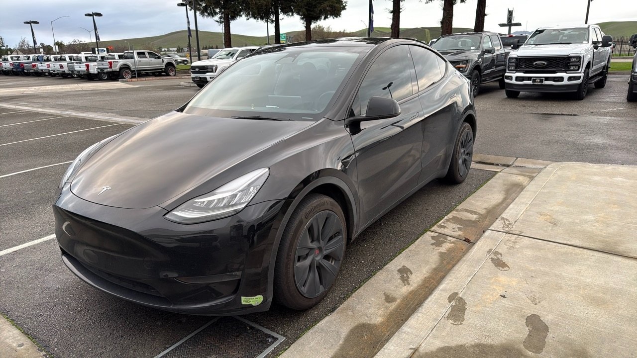 2023 Tesla Model Y Long Range's photo