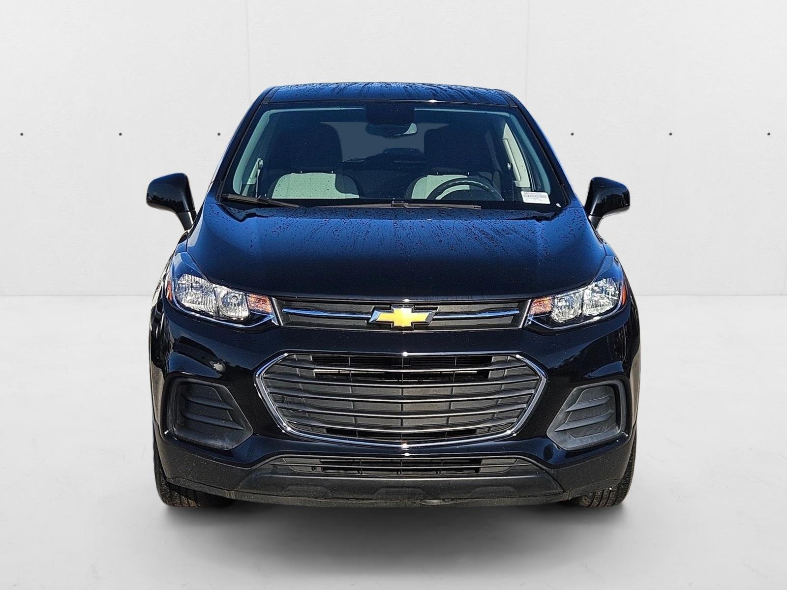 2022 Chevrolet Trax LS photo 2