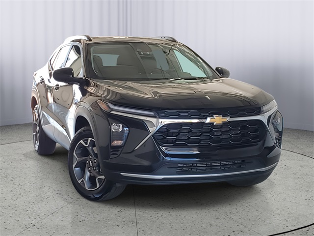 2024 Chevrolet Trax LT photo 2