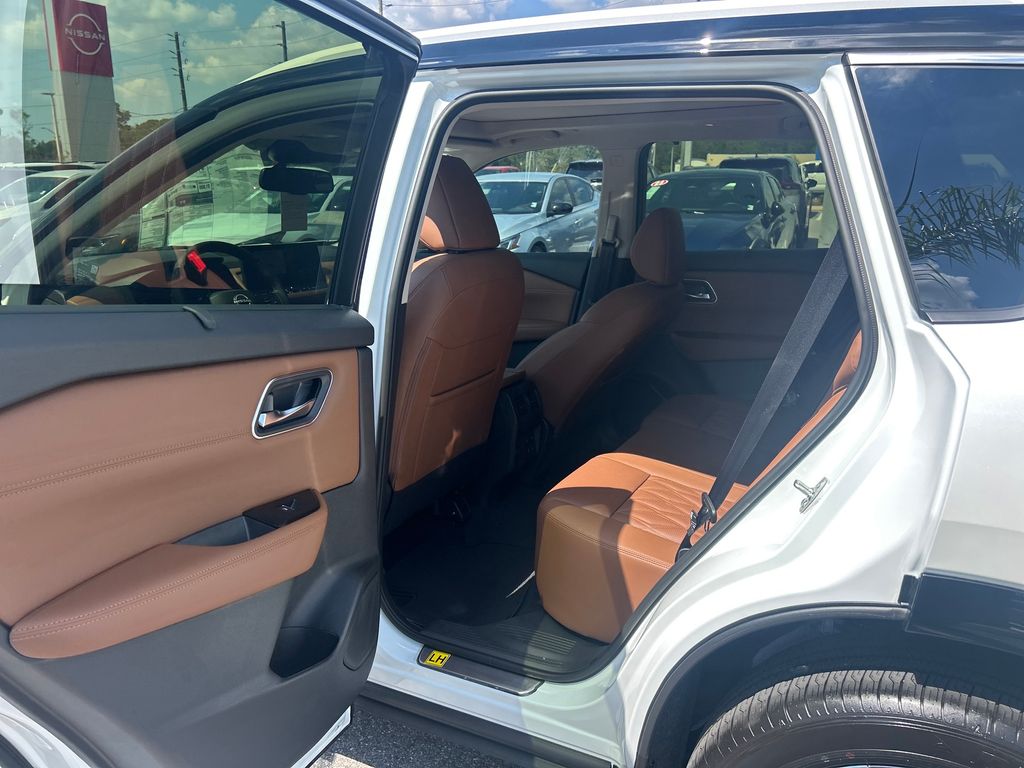 2026 Nissan Rogue Platinum photo 16