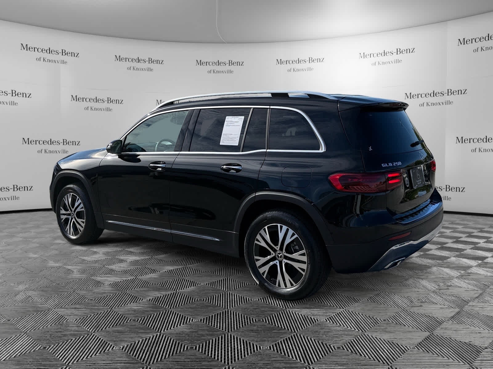 2024 Mercedes Benz GLB 250 photo 3