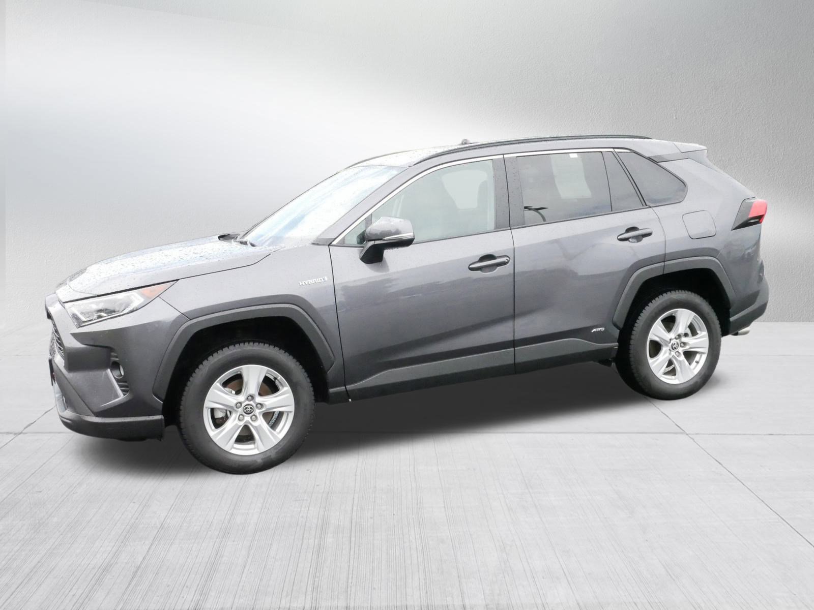 2021 Toyota RAV4 Hybrid XLE photo 3