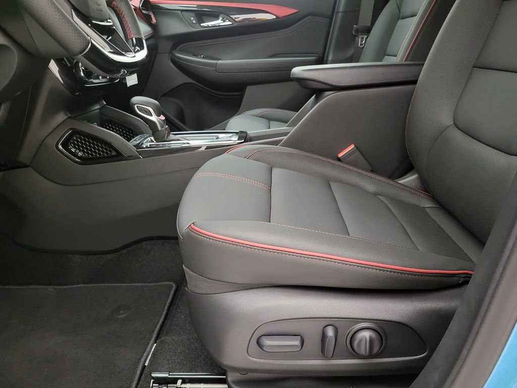 2025 Chevrolet Trailblazer RS photo 2