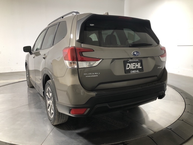 2020 Subaru Forester Premium photo 3