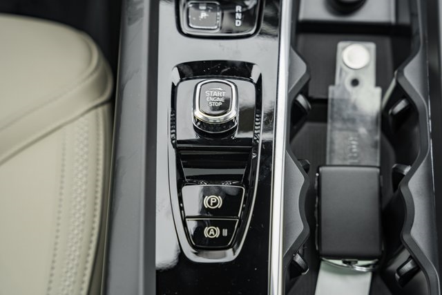 2026 Volvo XC60 B5 Hybrid photo 21