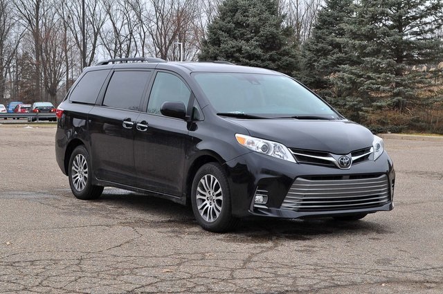 2020 Toyota Sienna Limited Premium's photo