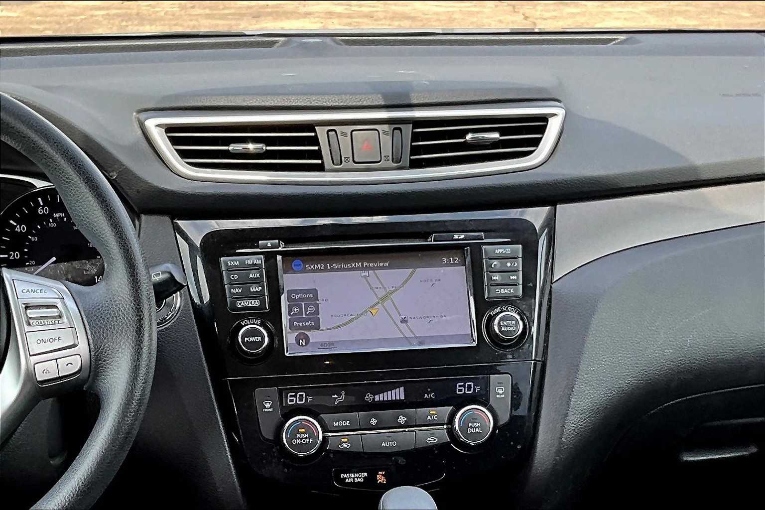 2016 Nissan Rogue SV photo 5