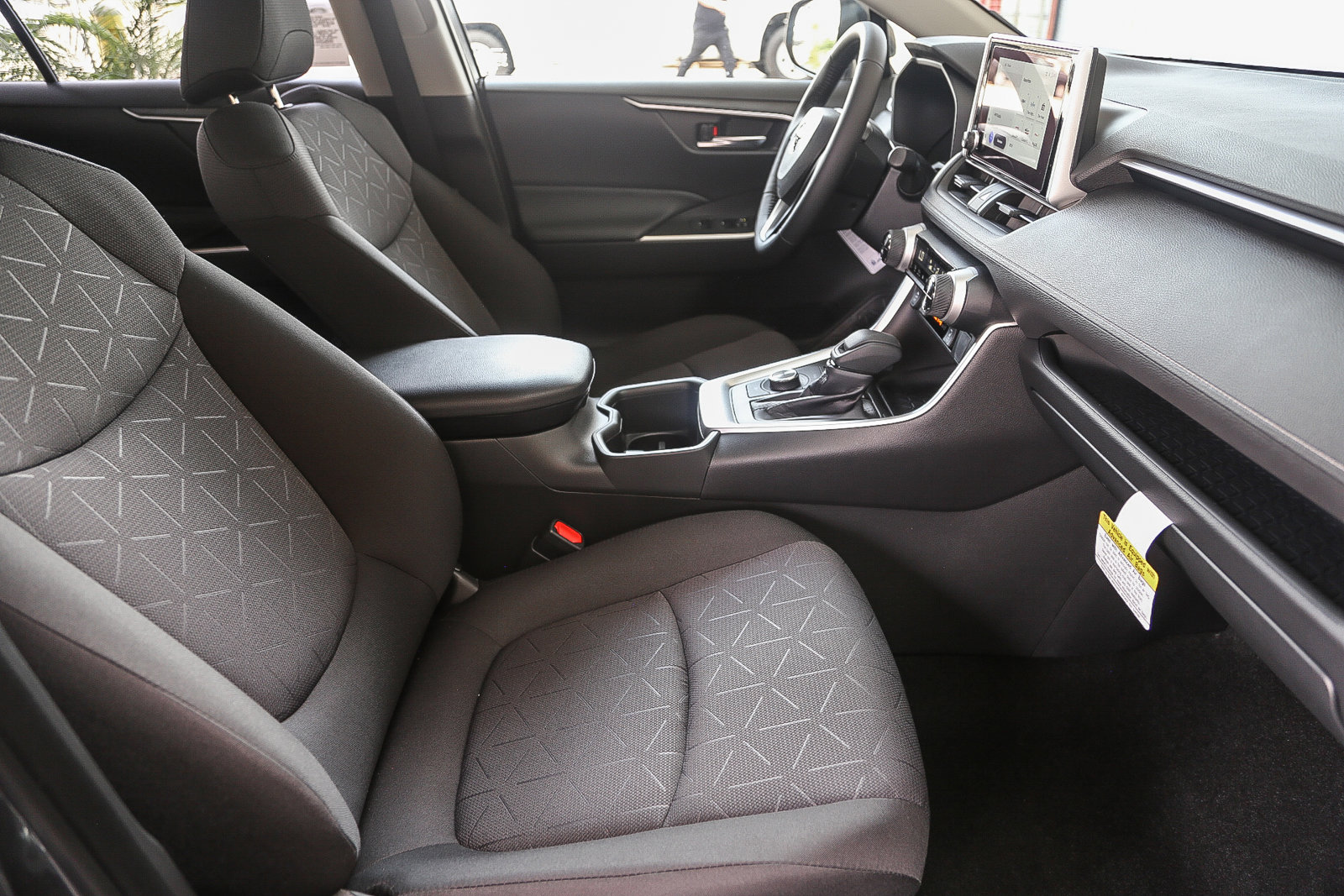 2025 Toyota RAV4 Hybrid XLE photo 16