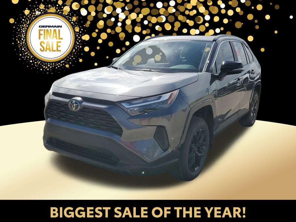 2025 Toyota RAV4 XLE's photo