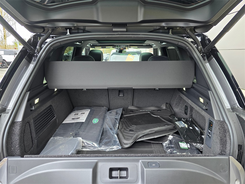 2025 Land Rover Range Rover SE photo 24
